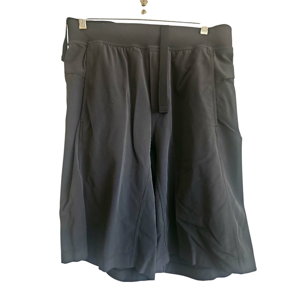 Lululemon Mens Black Athletic Shorts Size Medium - Picture 1 of 2